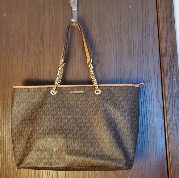 Michael Kors purse - Picture 1 of 3